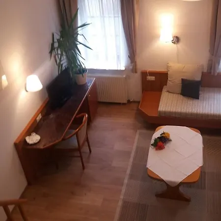 מלון Altes Wirtshaus Foerdergersdorf 3*